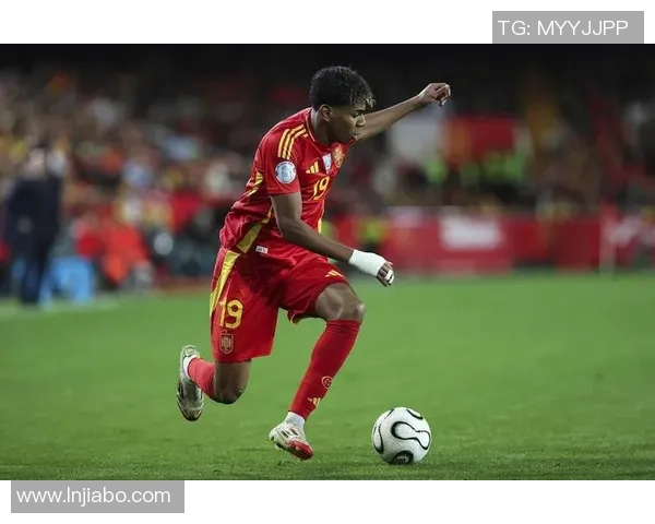 法国足球明星因踢人事件引发广泛关注成焦点人物