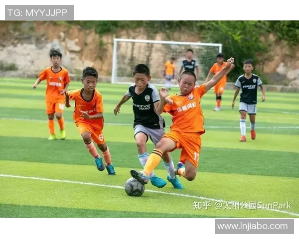 足球明星颠球训练技巧解析与提升方法全面指南