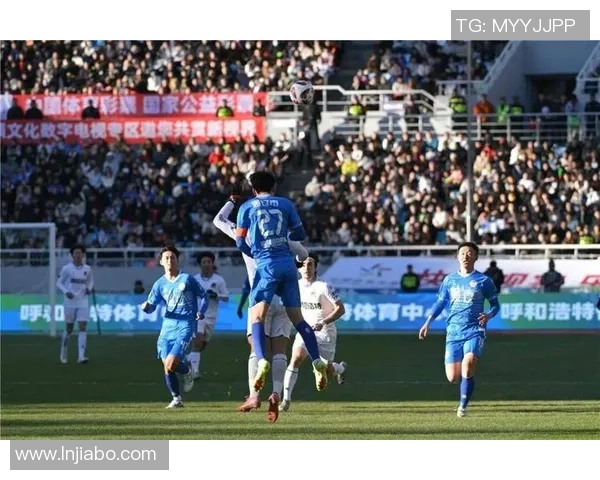 足球巨星风采展示 精彩瞬间定格球场荣耀